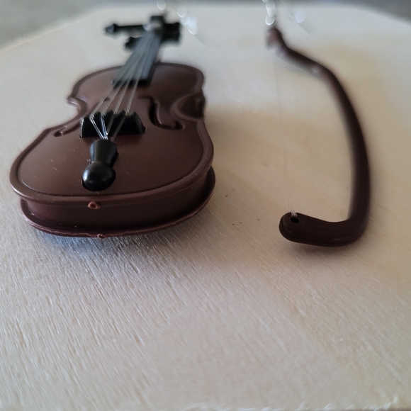 Violin Charm  Earrings 🎻 - Picture 5 of 6